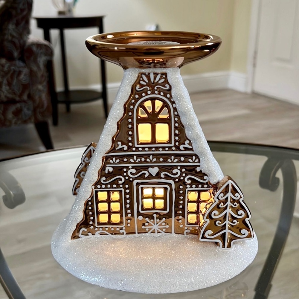 Bath & Body Works Gingerbread House Candle Holder LIGHTS UP